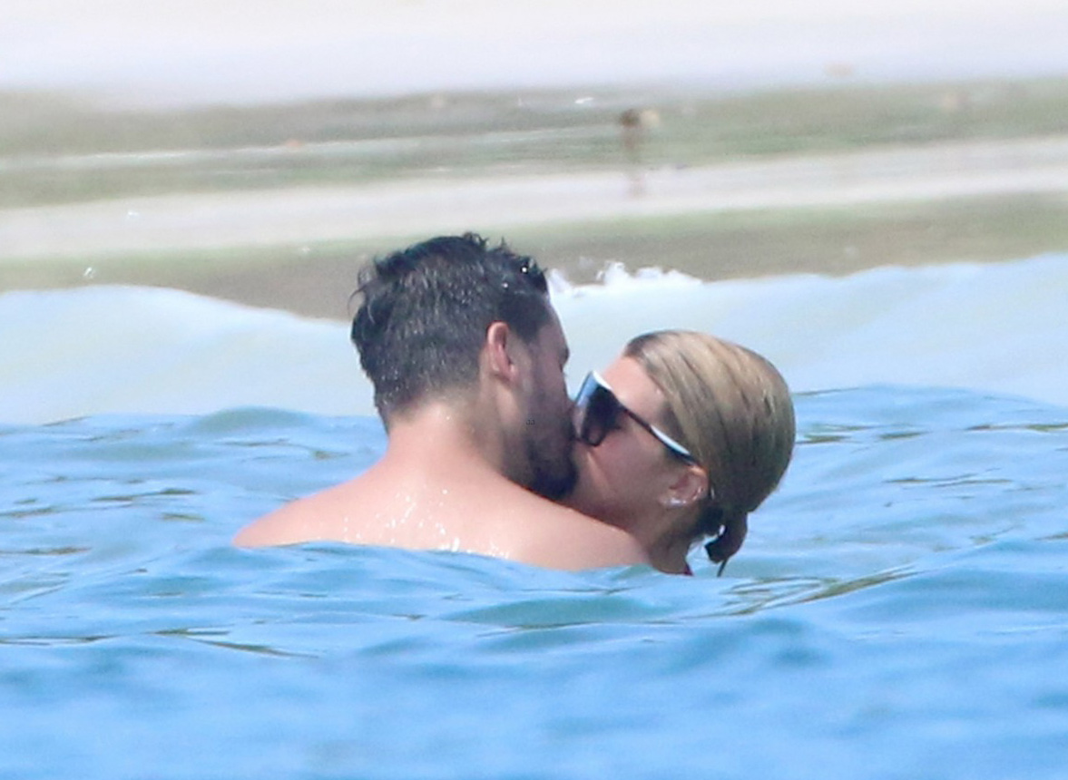 sofia richie scott disick pda filled jet ski ride 03