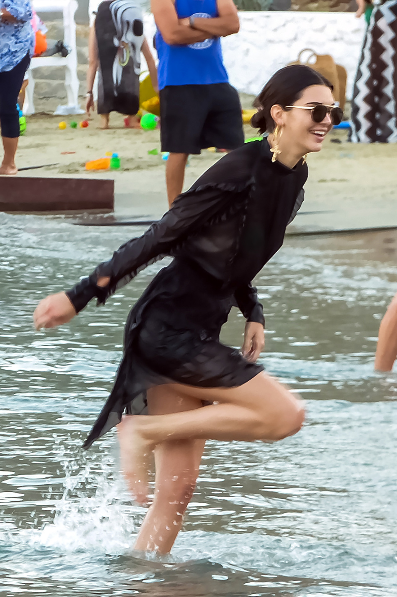 1280 kendall jenner greece mega MEGA52718 003