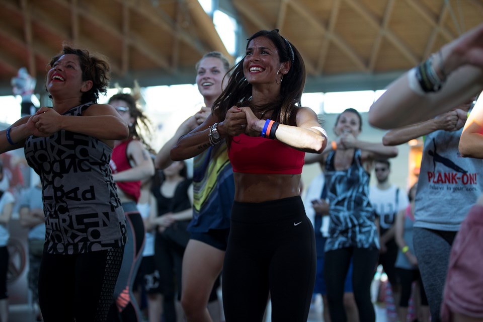 FFDuwrkmGU ZWlpqgkC75w