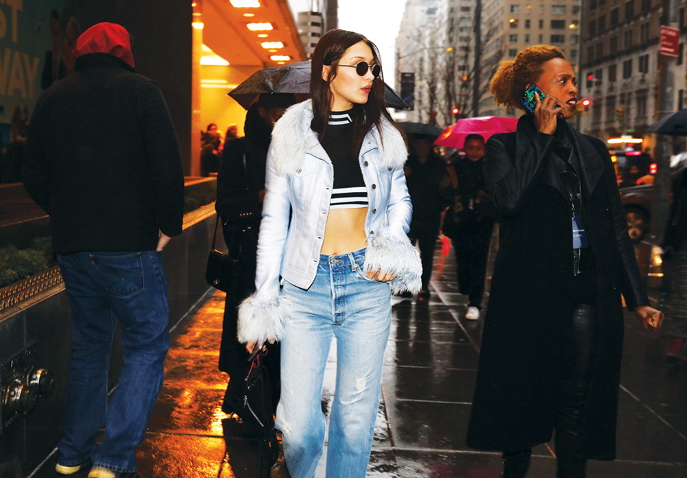 01 holding street style